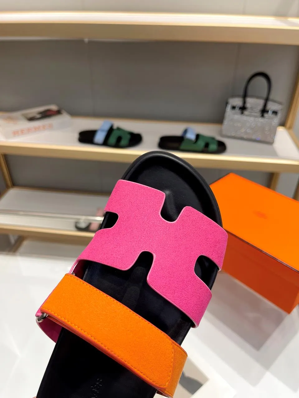 👟👟Ex-factory price 440👟👟Men's +10 HERMES Chypre sandals, popular slippers are now on the market🔥🔥🔥. The original shoes at the counter are carefully made from molds. They are the favorite luxuries of big-name celebrities. High quality creates classics. You are welcome to repost the pictures and sell them!  Size: Women’s size: 35-42 Men’s size: 39-46